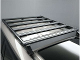 JAOS:フラットラック 1250&times;1400 軽量かつ強固なアルミ押し出し材を採用し、車両重量の増加を抑えながらもハードユースを想定したタフネス仕様。耐荷重50k。