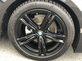 BMW純正18インチホイール。洗練されたデザインで、足元の個性を引き立てます。