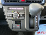インパネにシフトレバーがございます^^空間を広く使うことができ、ハンドルにも近いため操作性にも優れています☆