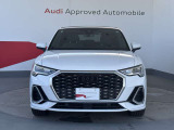 Audiの象徴であるシングルフレームグリルをよりワイドで低くシャープなデザインとすることでワイド&ローのフォルムを協調しています。