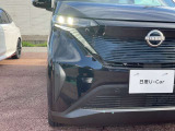 LEDヘッドライトは省電力ですが、純白光で驚くほど明るく夜道を照らしてくれます。さらに解錠操作に応じてLEDポジションライトを点灯させるフレンドリーライト機能を装備。
