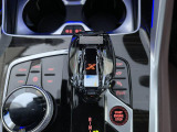 【シフトノブ】BMWの高性能オートマチックは、ATセレクトレバーを左側に倒すことで、通常の「D」から「S」(スポーツ)または「M」(マニュアル)へと切り替えが可能です。