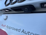 ●リアビューカメラ『入車経路を算出し、ガイドラインと補助線をディスプレイに表示します。同時にバンパーに内蔵のセンサーが障害物を感知し音で注意を促します。後方の死角も安心していただけます。』