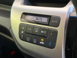 【オートエアコン】一度お好みの温度に設定すれば、車内の温度を検知し風量や温度を自動で調整。暑い…寒い…と何度もスイッチ操作をする必要はありません。快適な車内空間には必須の機能ですね♪