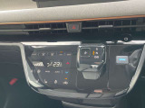 運転席・助手席クィックコンフォートシートヒータースイッチ、ステアリングヒータースイッチです。寒い日は助かります。