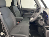 ゆったりと座れる運転席シートですのでストレスなく運転が出来ますよ!
