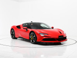 外装色はRosso Corsaでございます。