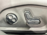 【パワーシート(電動シート)】シートを電動で、前後にスライドまたは上下の高さなどを調整することができます!細かい操作もスイッチ一つでできるので、とても便利です!