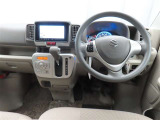 ぜひ展示車の運転席に座ってみてください。