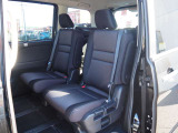 広々とした2列目は居住性が高く、快適なドライブが楽しめます♪
