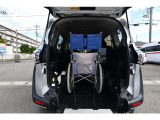 私たちは福祉車両の専門家です。数多くの実績から様々なアドバイスが得意です。詳しくは当社ホームページにて。「坂出自動車」で検索して下さい。※車いすは見本です。