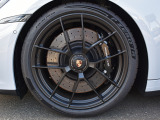 20/21インチ Carrera GTS ホイール(サテンブラック塗装)、ブレーキキャリパー(ハイグロスブラック塗装)