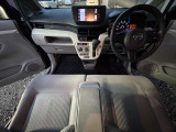 ☆納車までに車両美装など専任スタッフが作業いたします☆ 内装はスチーム洗浄をはじめ、できるだけ気分よくお乗りいただけるよう美装いたします!外装は機械で磨きをかけて、ワックスコーティングをかけています。