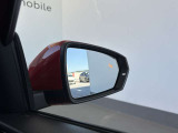 ●アウディサイドアシスト『後方の死角を並走する車両を検知しドアミラーの内側のLEDが点灯。ドライバーに注意を促し事故を未然に防ぐシステムです。』