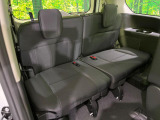 3列目シートはもちろん状態良好☆大人でもゆったりと座って頂けますので、大人数でのお出かけもラクラクです♪ご家族で、気の知れた仲間で、ドライブに行くのが楽しみですね♪