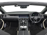 前車追従機能、レーンキープアシスト、ヘッドアップディスプレイも付いており、多数のオプションを備えております。
