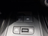 ドライブモード切替スイッチ。エコノミ・電気自動車モードなど