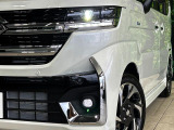 【LEDヘッドライト】悪天候や夜間走行時も良好な視界を確保し安心して運転できる高輝度LEDヘッドライトを装備!点灯速度が早く、消費電力も抑えられています。