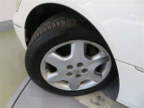 タイヤサイズは、225/55R17になります。