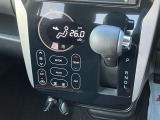 インパネにシフトレバーがございます^^空間を広く使うことができ、ハンドルにも近いため操作性にも優れています☆