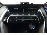 ★エアコンはオートタイプが装着済みです!オートモードにしておけば、車内温度を設定するだけで風の料や吹き出し口の切り替えを機械が行ってくれます!一年中快適な環境を作れますよ♪