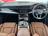 Audiのインテリアはエクステリア同様、優れたデザイン性とクオリティ、そして機能性を兼ね備えております。