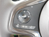 運転中のオーディオ操作に便利なステアリングリモコンが付いております。
