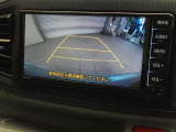 バックカメラもついておりますので、駐車時に確認できます。