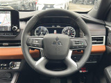 アウトランダー PHEV 2.4 P 4WD 本革シート