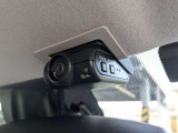 ドライブレコーダー付きで前方だけでなく車室内を録画しているので、万一のとき記録に残せて安心です。