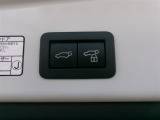 パワーバックドア機能付きです。高さや重さでバックドアの開閉って意外と大変ですが、電動で楽々です!