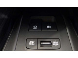 『EVモード』はモーターのみで走行しガソリンを消費しないハイブリッド車ならではの環境にも優しい走行です
