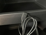ナビに繋がるUSB端子を装備!スマホなどに入っている音楽などをナビのスピーカーから再生できます!