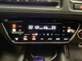 プラズマクラスター付き・オートエアコンがついてます。左右独立で温度設定のできるデュアルオートエアコンです。パネル内のシートヒータースイッチは前席の左右別々に2段階で温度設定ができます。