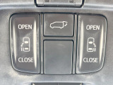 【両側パワースライドドア】スマートキーや運転席のスイッチで後席両側スライドドアの開閉が可能♪電動だから力を入れてドアを開ける必要が無く、小さなお子様でも簡単に開け閉めでき快適です♪