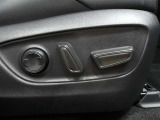 運転席はパワーシートなのでお好みのドライビングポジションに調整可能です♪
