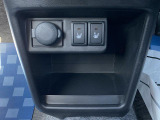 運転席と助手席の間にコンソールボックスが装備!