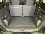 トランク荷室十分な容量あります。後席を倒さなくても、ゆとりある荷室を確保。