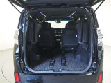 サードシートは乗る人数や荷物に合わせてアレンジ可能です。