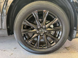 ホイールは19インチ!ホイールのデザイン、迫力もボディに負けておりません!