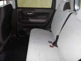 後席も足元広々で快適にドライブ出来ます♪