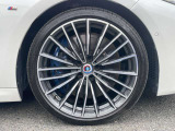 BMWを熟知したメカニックによる、360度の納車前点検。ドイツ本国と同様の教育・訓練を受けたメカニックが徹底的に点検、整備した後にお客様にお引渡しします。