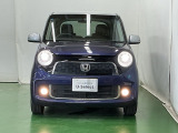 ディスチャージヘッドライト【HID】を装備していますのでとても明るく、夜間の走行や雨の日も安全・安心です。オートライトコントロール付きで周囲の明るさに応じて自動で点灯・消灯します。