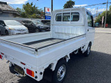 ロープフック/平シート用フック。 多彩なロープがけで積荷をしっかり固定できます。 また、平シート用フックの採用により、シートがけも容易に行えます。