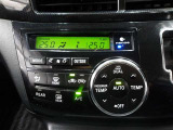 車内の温度管理に便利なオートエアコン☆