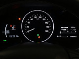 メーターの左側に液晶カラーディスプレーを装備。航続可能距離等の情報やHonda SENSINGの注意・警告を表示します!
