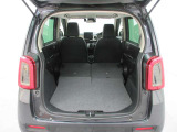後部座席を倒すとさらに広く!長いお荷物なども載せられます♪