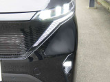 LEDヘッドライト ロー・ハイビームにシャープな白色光のLEDランプを採用。シグネチャーLEDポジションランプも点灯します。フォグランプもLEDです。