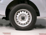 純正のスチールホイール+センターキャップ装着車です。