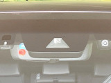 【トヨタセーフティセンス】走行中に前方の車両等を認識し、衝突しそうな時は警報とブレーキで衝突回避と被害軽減をアシスト。より安全にドライブをお楽しみいただけます。